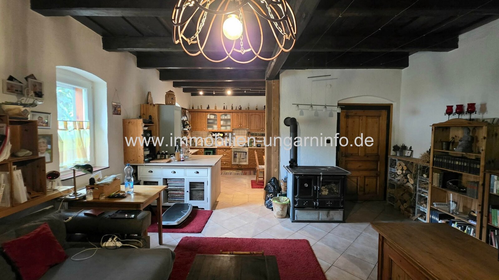 Einfamilienhaus mit 3 Apartments und Swimmingpool in Nikla zu verkaufen