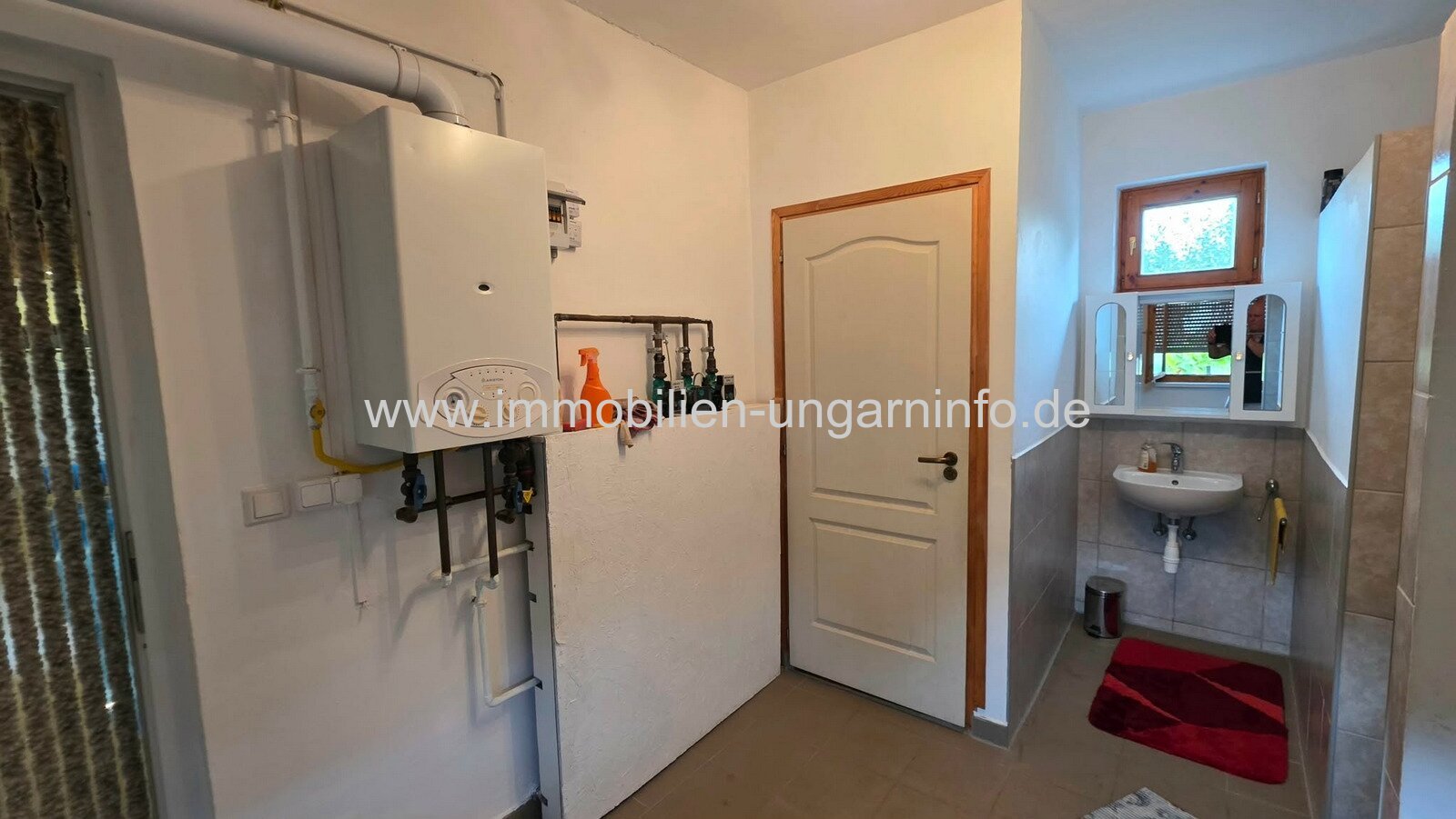 Einfamilienhaus mit 3 Apartments und Swimmingpool in Nikla zu verkaufen