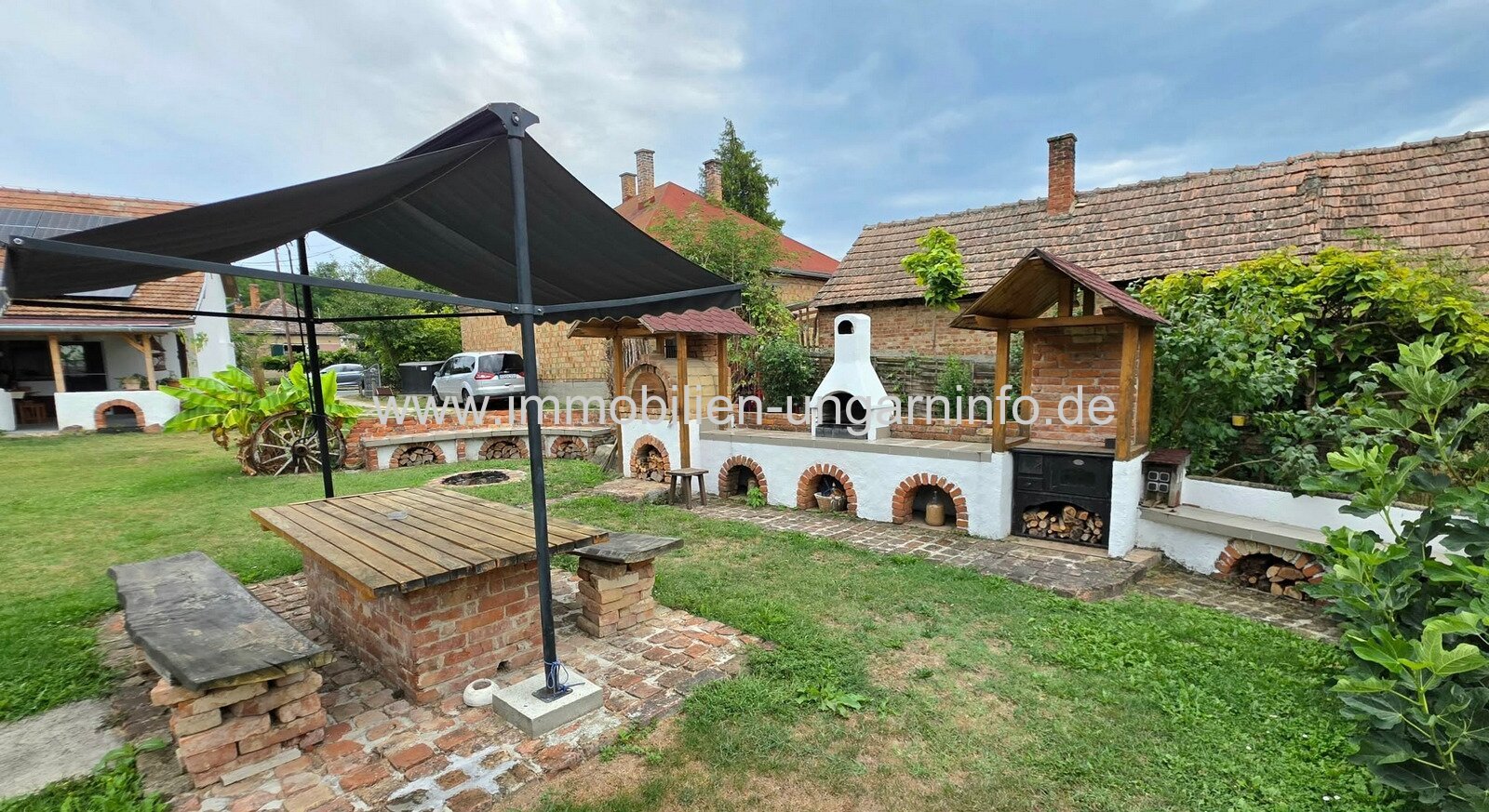 Einfamilienhaus mit 3 Apartments und Swimmingpool in Nikla zu verkaufen