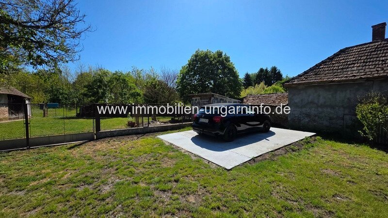 Einfamilienhaus mit großem Grundstück und einem kleinen Waldstück (20 km vom Plattensee entfernt)