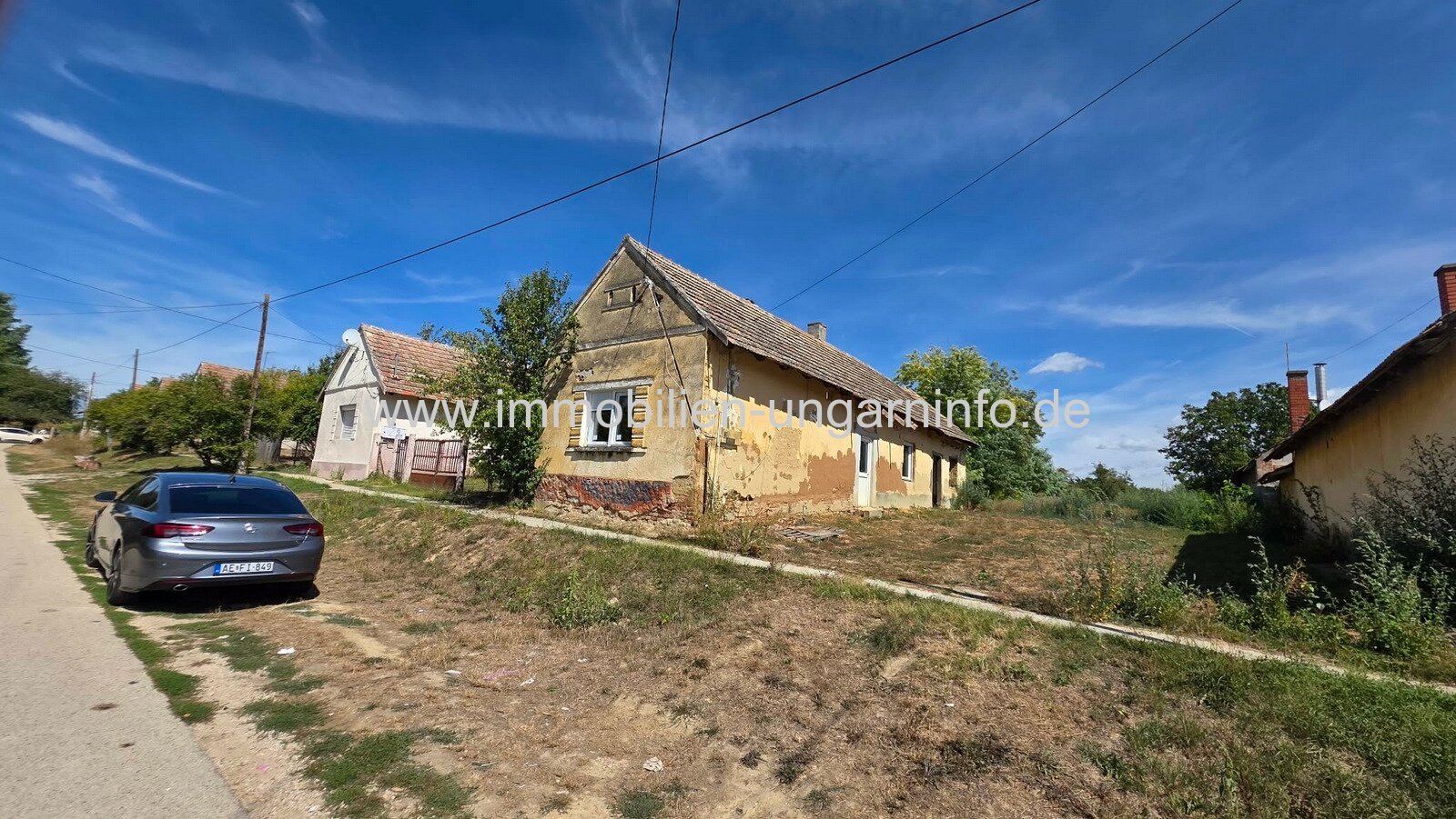 In Gadány steht ein Einfamilienhaus im Landhausstil zum Verkauf