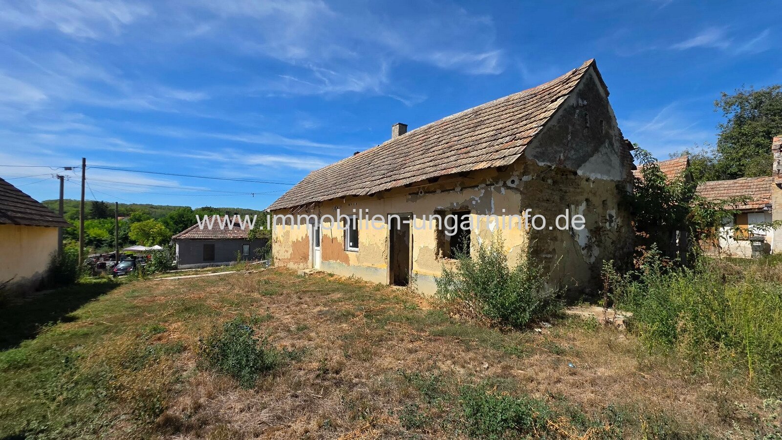 In Gadány steht ein Einfamilienhaus im Landhausstil zum Verkauf