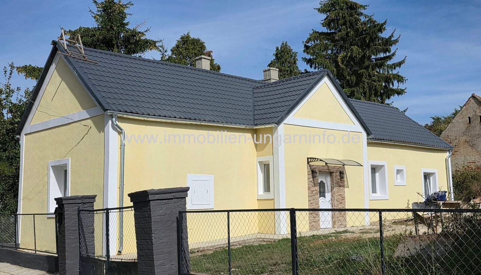 In Szenyér: Sofort bezugsfertiges Einfamilienhaus mit 0,5 Hektar großem Grundstück