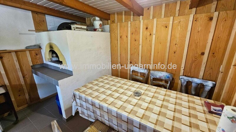 Vollständig renoviertes Einfamilienhaus in der Nähe des Plattensees mit 0,9 Hektar Land