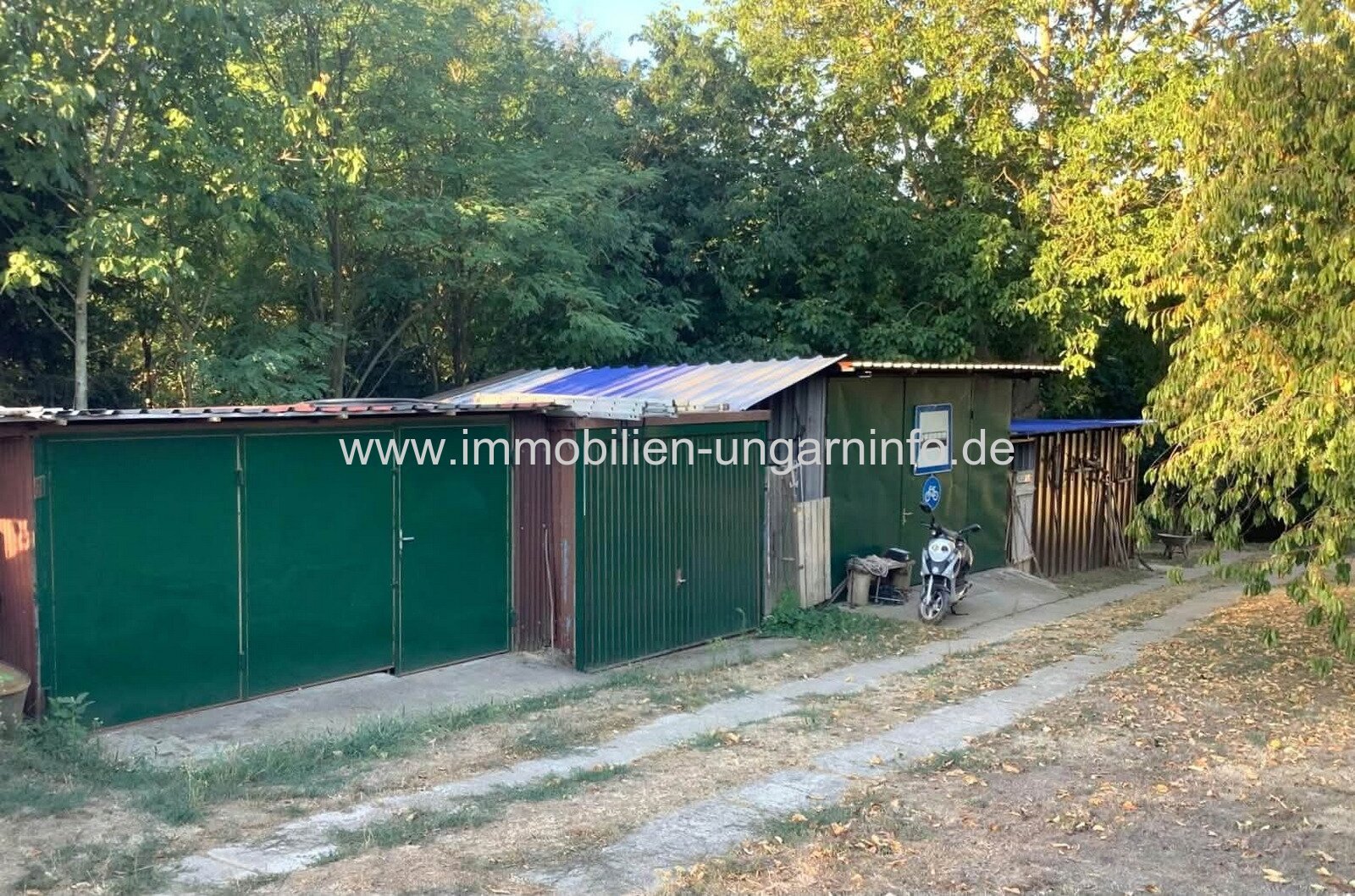 In Szőlősgyörök-Banyászóhegy steht ein einzigartiges Anwesen mit zwei Häusern zum Verkauf