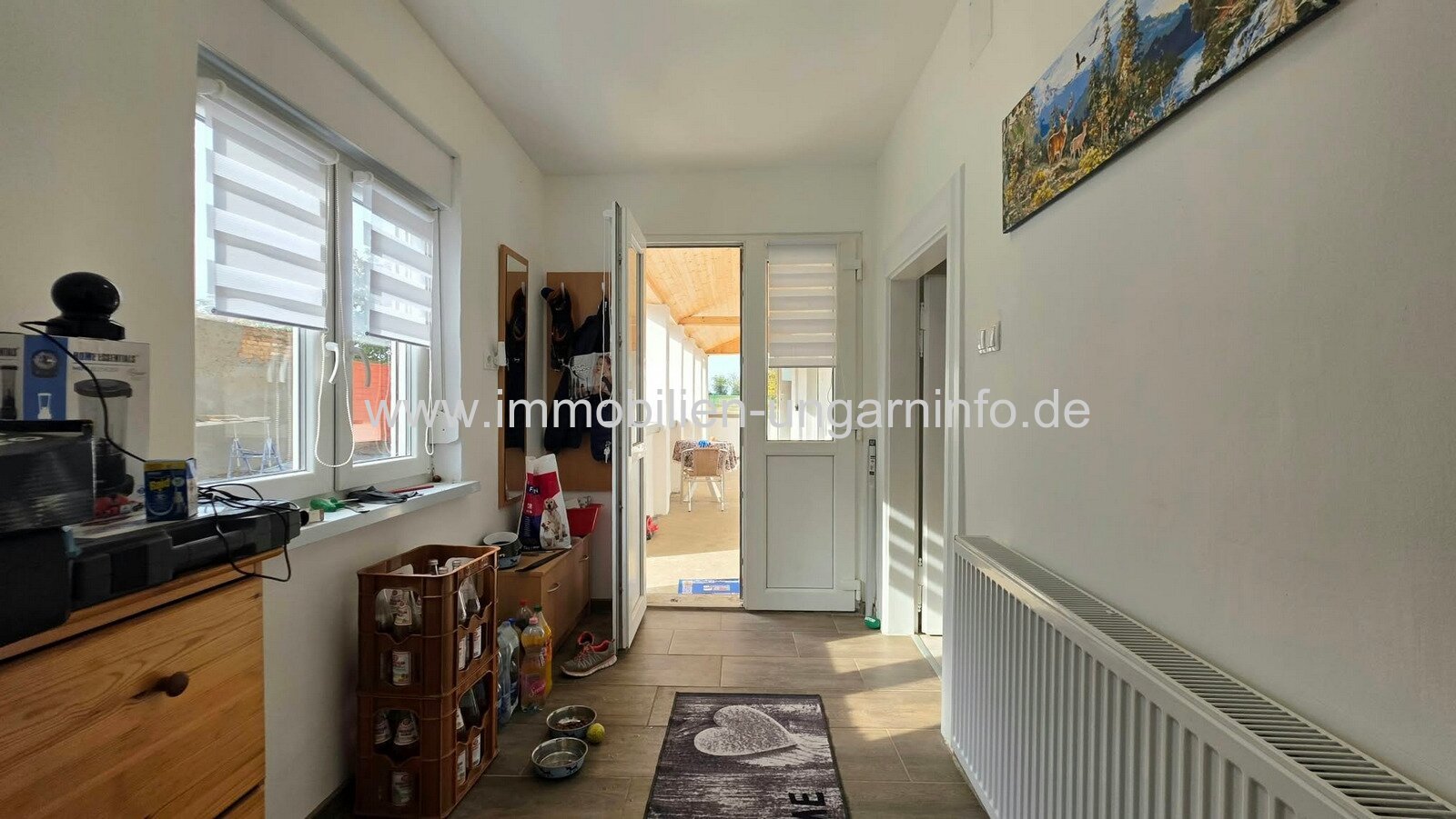 In Somogyszentpál steht ein Einfamilienhaus mit separatem Gästezimmer, zwei Garagen und großem Grundstück zum Verkauf
