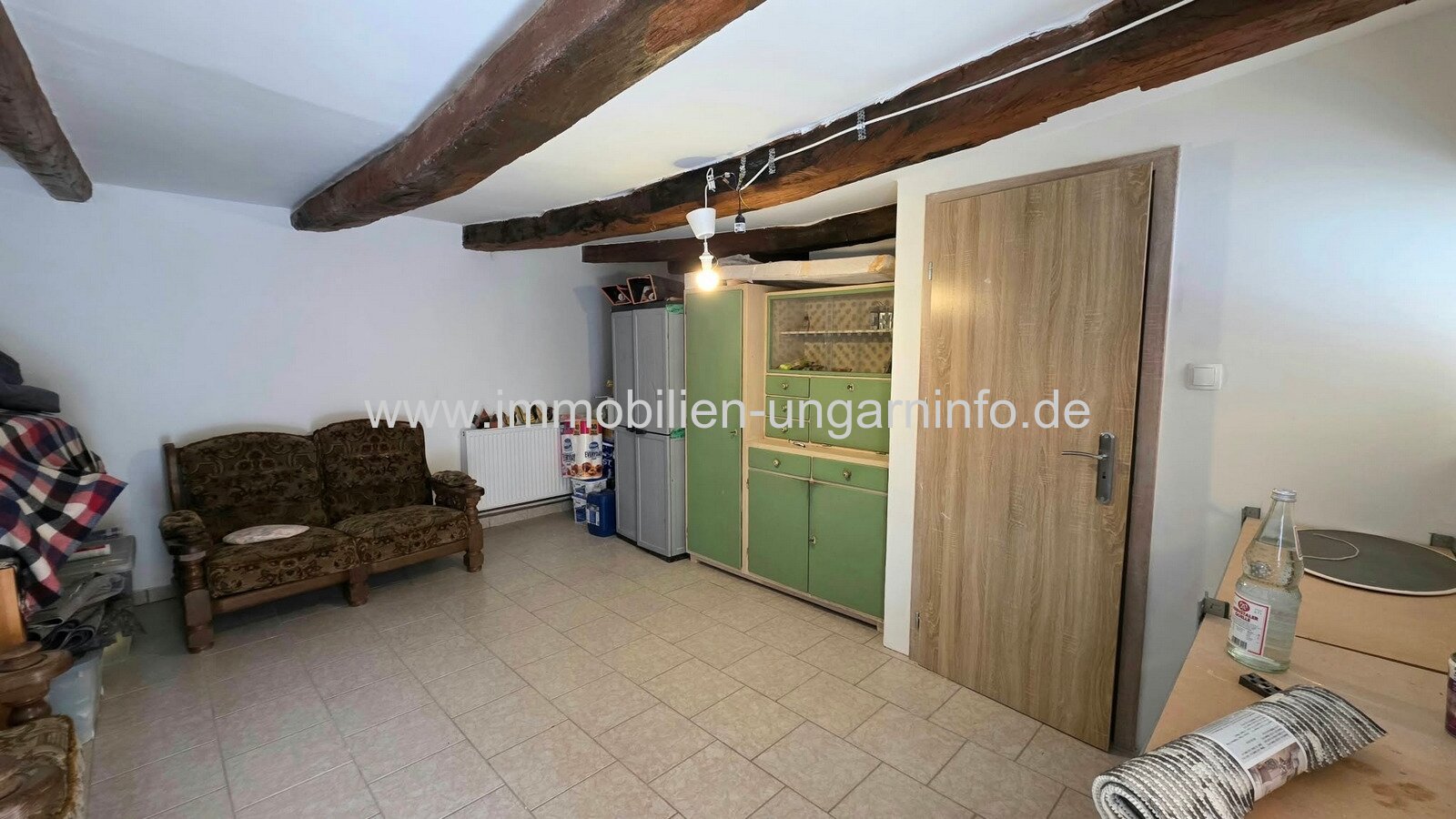 In Somogyszentpál steht ein Einfamilienhaus mit separatem Gästezimmer, zwei Garagen und großem Grundstück zum Verkauf