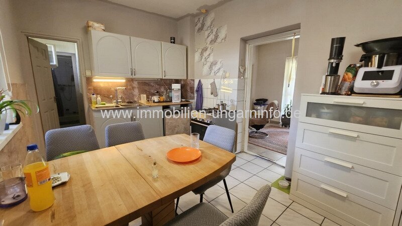 Zwei Häuser zum Preis von einem in der Nähe des Plattensees