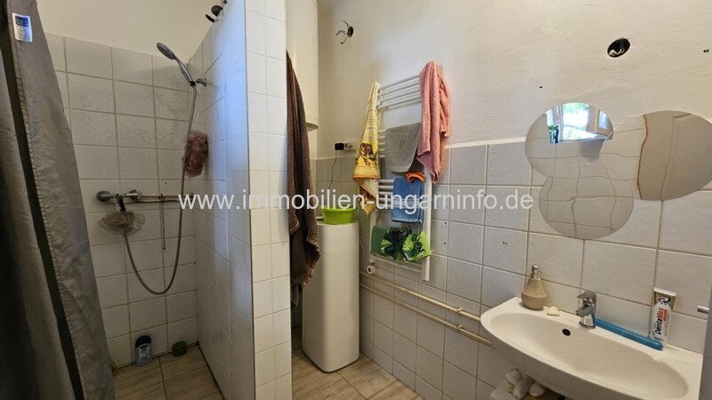 Zwei Häuser zum Preis von einem in der Nähe des Plattensees