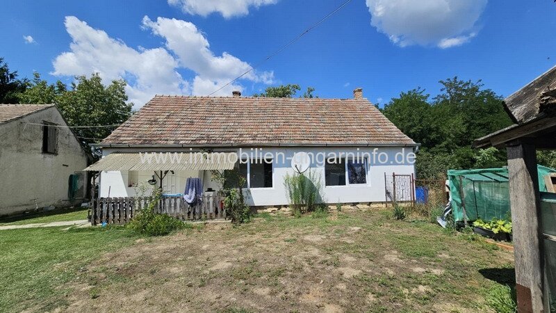 Zwei Häuser zum Preis von einem in der Nähe des Plattensees