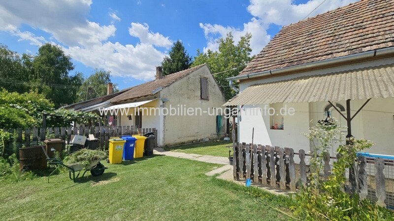 Zwei Häuser zum Preis von einem in der Nähe des Plattensees