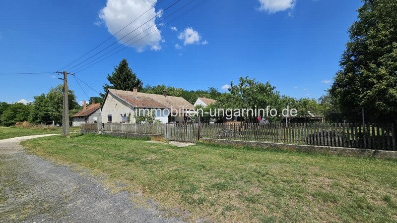 Zwei Häuser zum Preis von einem in der Nähe des Plattensees